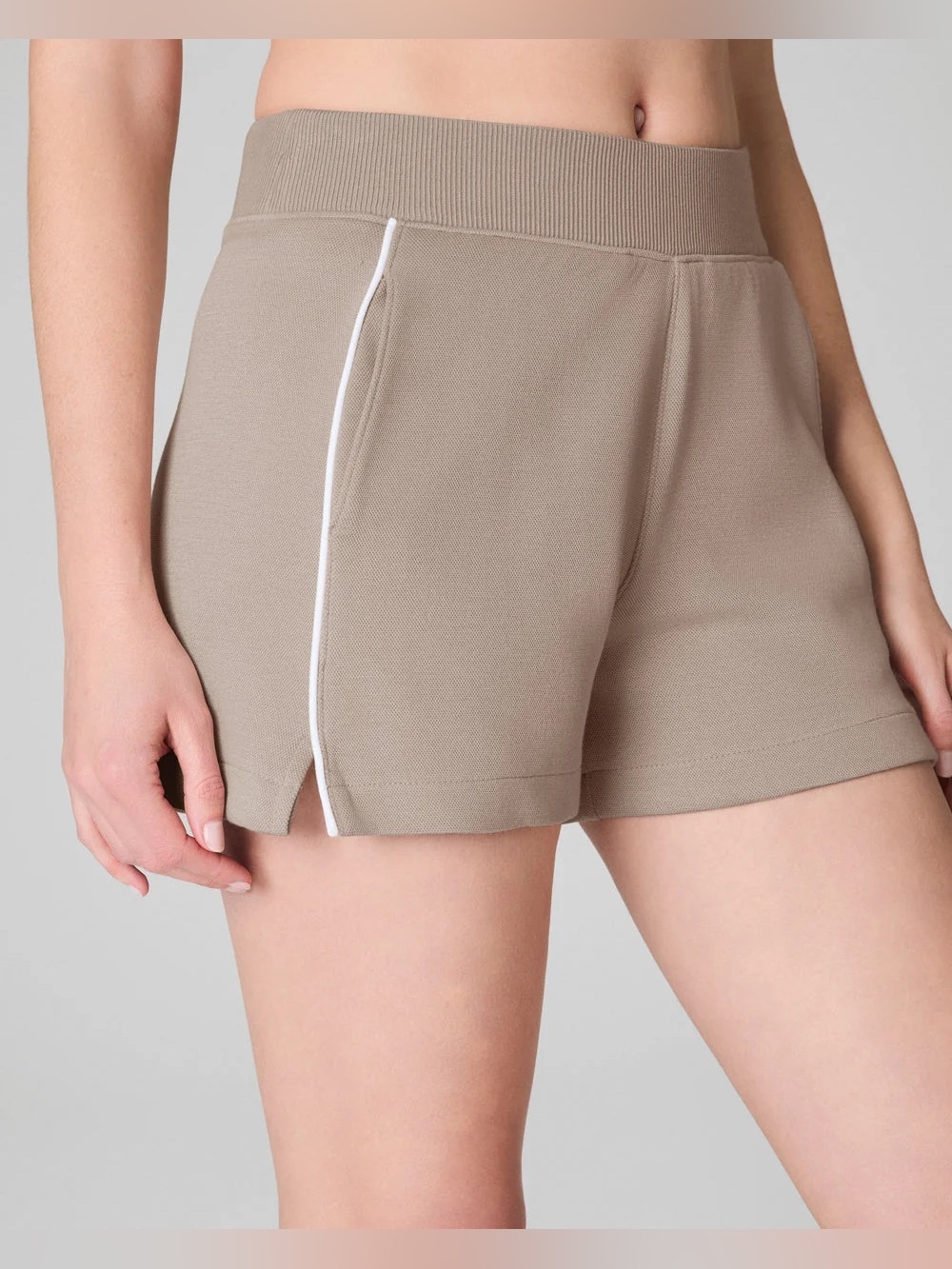 Spanx AirEssentials AirPique Shorts Ashwood Relaxed Fit Medium Regular 21353R